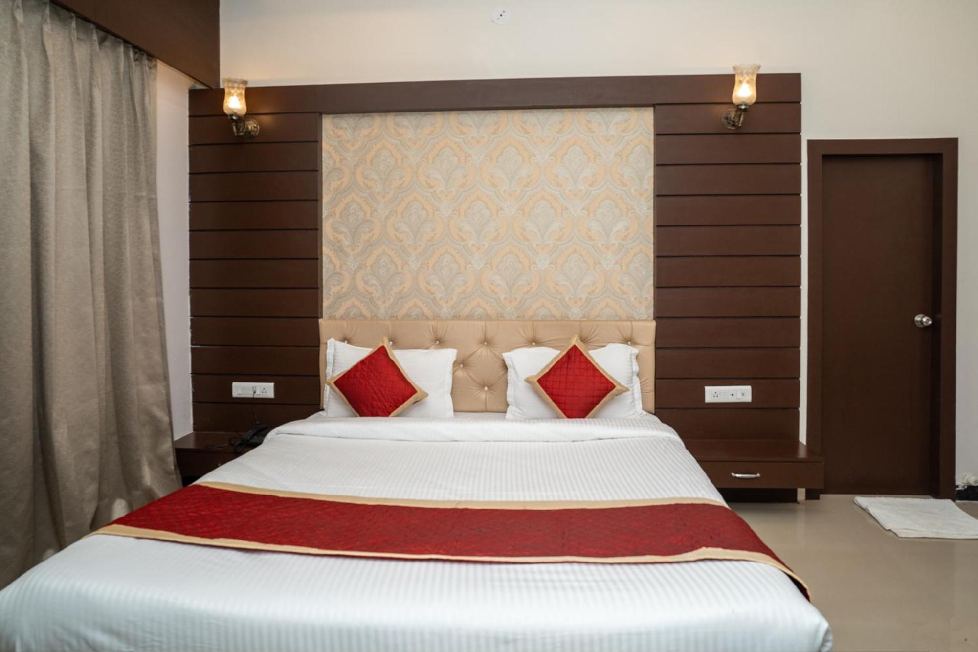 Tiger'S Trail Hotel & Food Court كمبالغره المظهر الخارجي الصورة